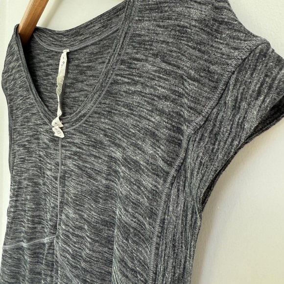 Lululemon Get Sweat Tee Heathered Black / Black Size 8 - Picture 4 of 8